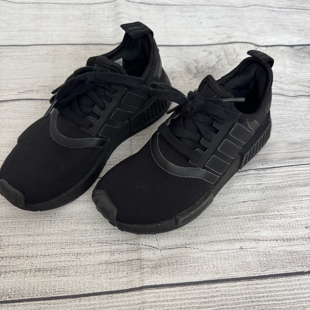 Kids Adidas NMD triple black